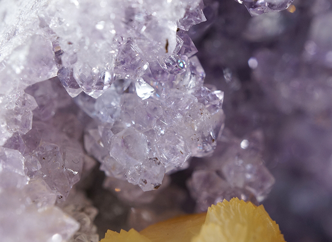 アメジストクラスターwithカルサイト-9