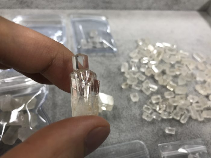 フェナカイト　原石（ミャンマー産）(19-cwj-0319)