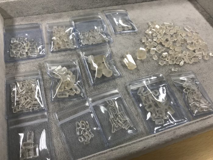 フェナカイト　原石（ミャンマー産）-1